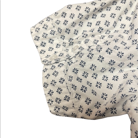 Guess button down shirt. B1 - Picture 8 of 10